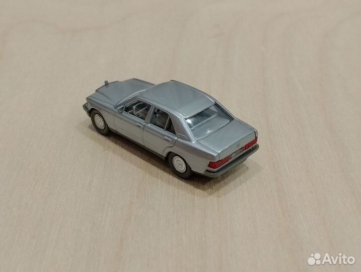A25) Mercedes-Benz 190E (W201) 2