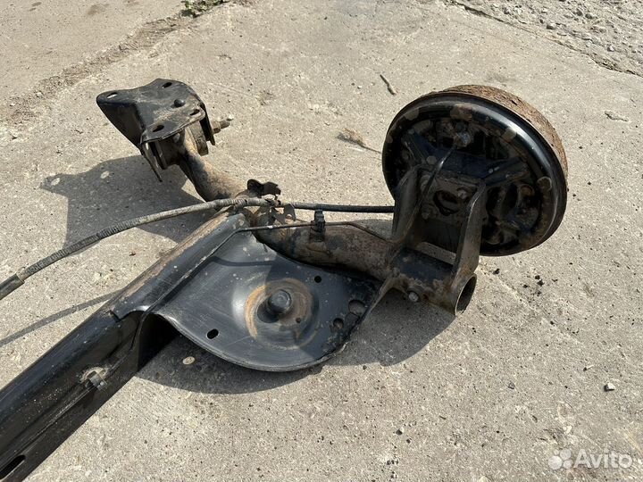 Задняя балка Renault Logan 1