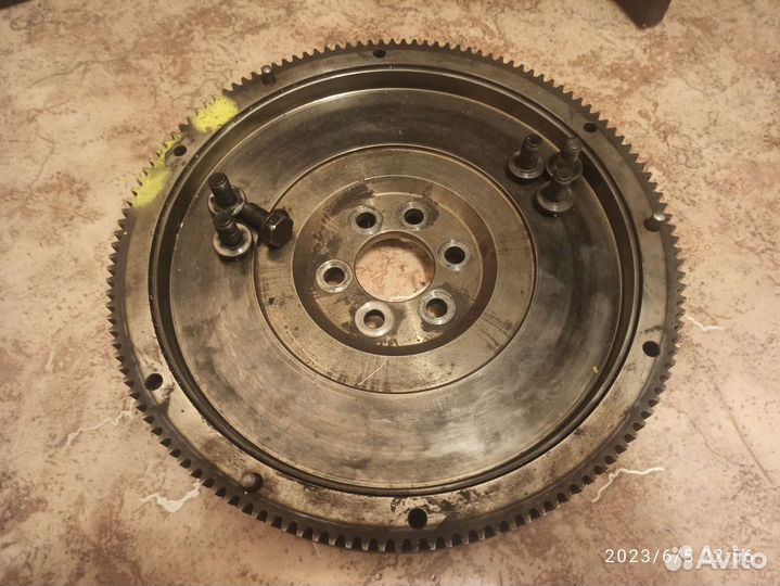 Маховик с корзиной 038105273D