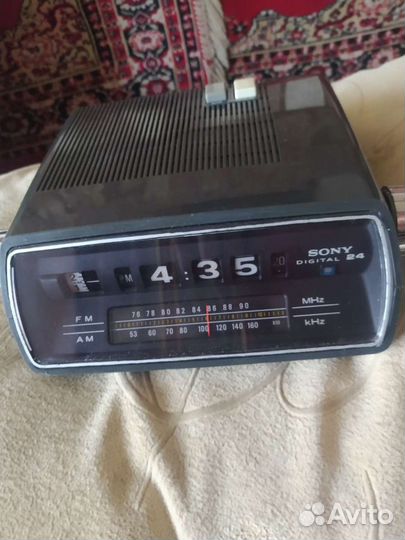 Часы с радио