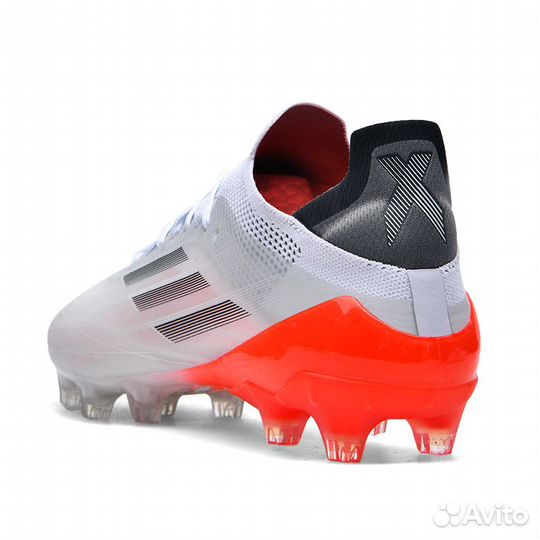 Футбольные бутсы adidas