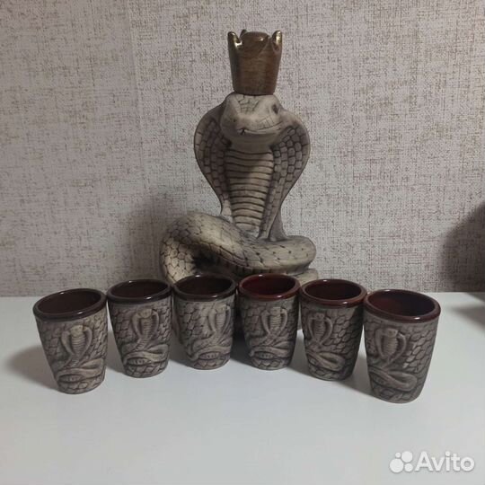 Графин с рюмками, стопки, колокольчик