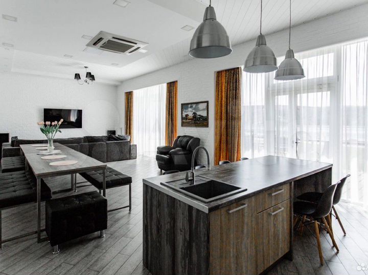 Дом 458 м² на участке 15 сот.