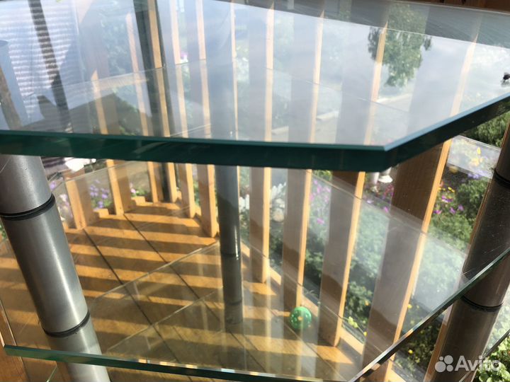 Стеклянная тумба под тв