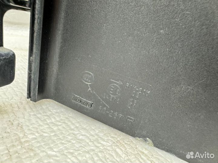 Фонарь наружный правый Toyota Land Cruiser 200