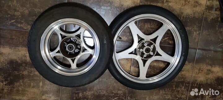 Колеса на литых дисках для мотоцикла/мопеда