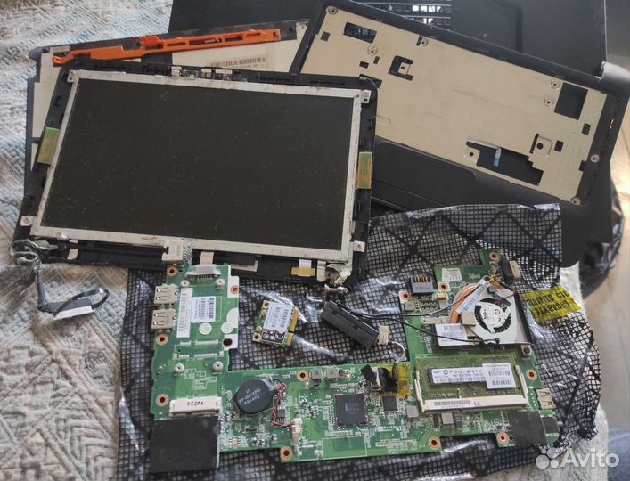 Четыре ноутбука на запчасти, цена за лот