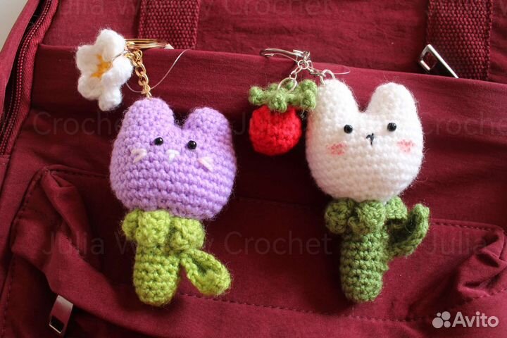 Вязаный брелок амигуруми 