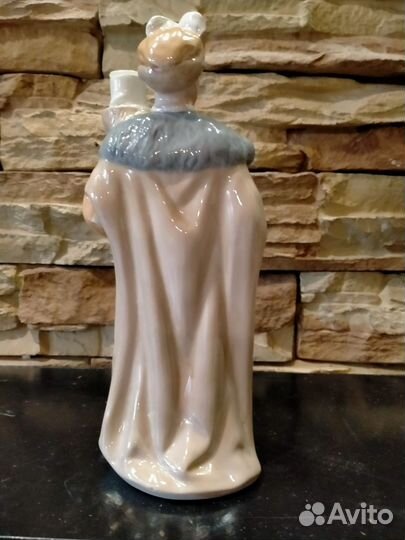 Статуэтка фарфор