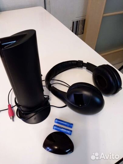 Беспроводные наушники со станцией