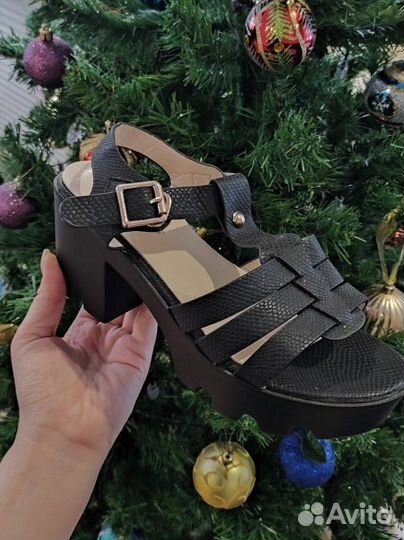 Босоножки новые 36, 40 размеры