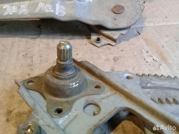 Механический задний стеклоподъемник Nissan AD Y10