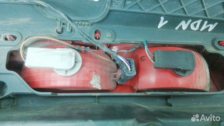 Фонарь задний правый Nissan Primastar рест. 2008