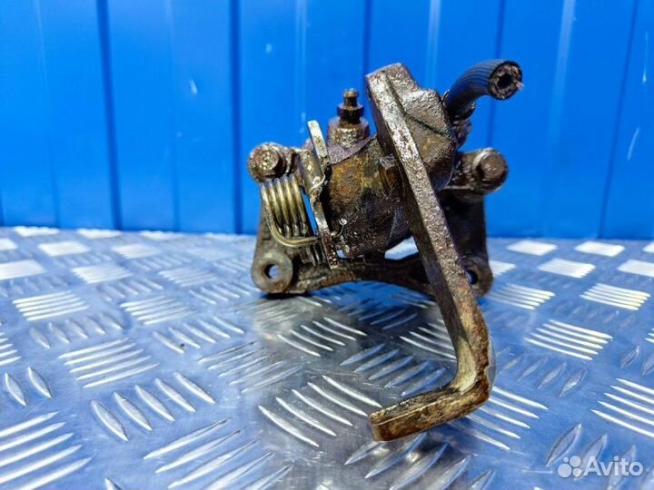 Суппорт задний правый Nissan Almera N16 1.5 QG15DE