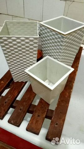 Флакон от французских духов с коробочкой и брелком