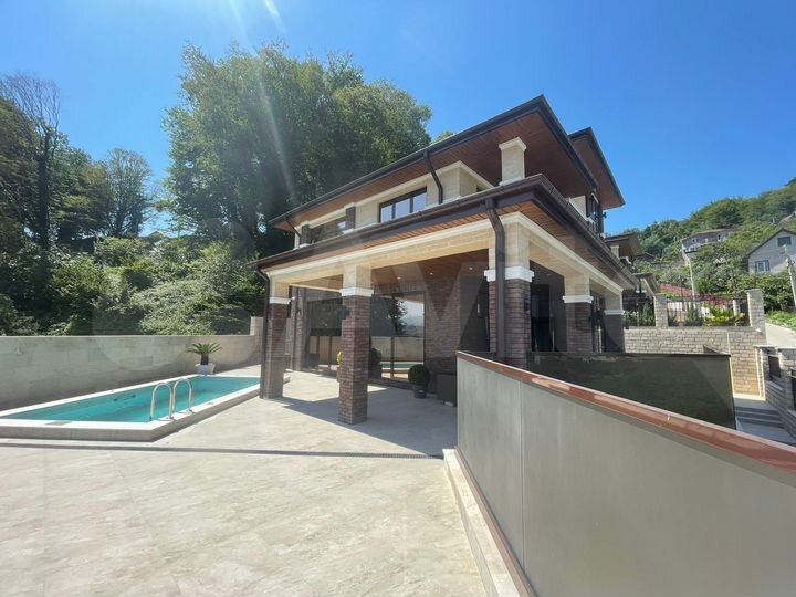 Дом 260 м² на участке 5 сот.