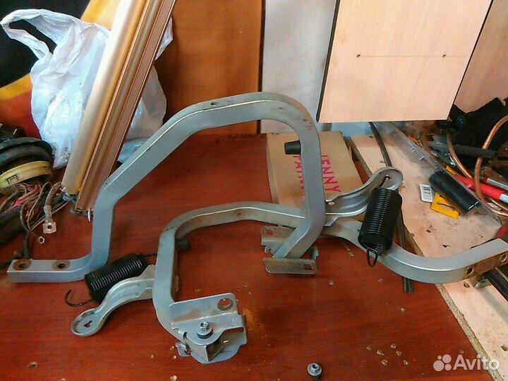 Рено Логан Петля крышки багажника правая