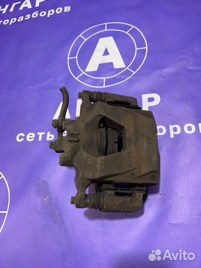 Суппорт передний левый Opel Astra J A16XER 2012