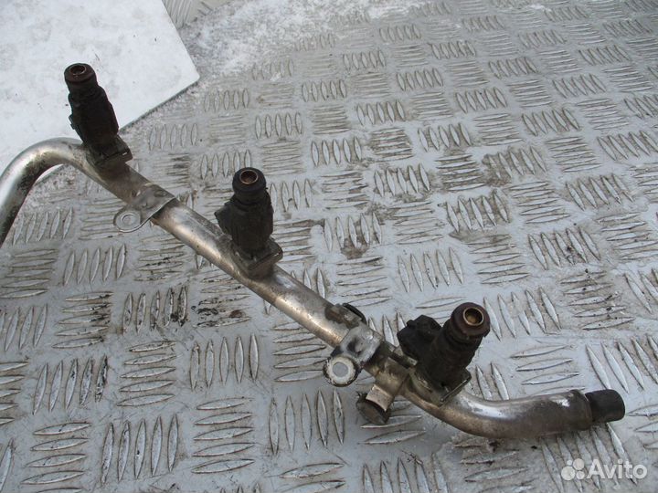 Рампа топливная Mercedes Benz W210 3.2 1999г