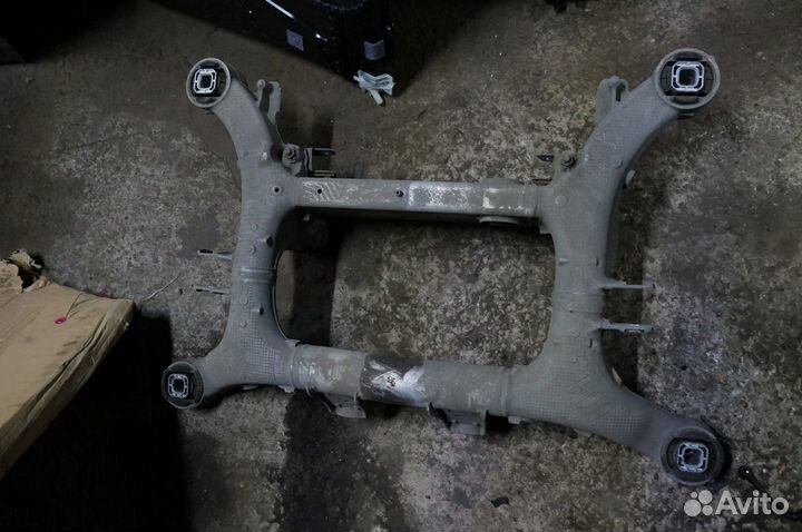 BMW F01 задний подрамник