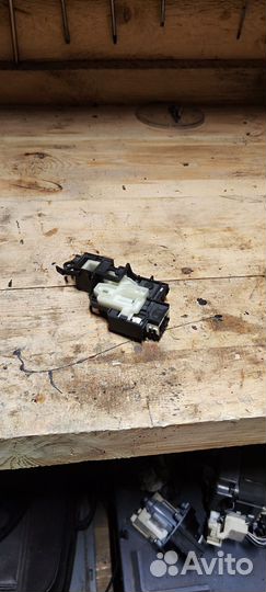 Устройство блокировки люка дверцы стирал. машины