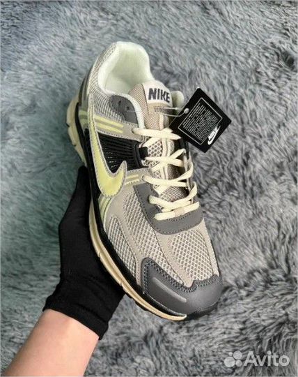 Кроссовки Nike Air Zoom Vomero 5