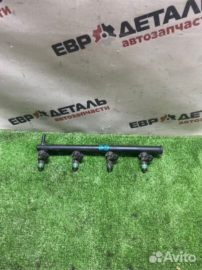 Топливная рейка с форсунками Renault Sandero