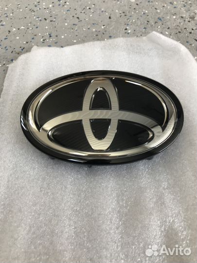 Эмблема на камри 70, 75