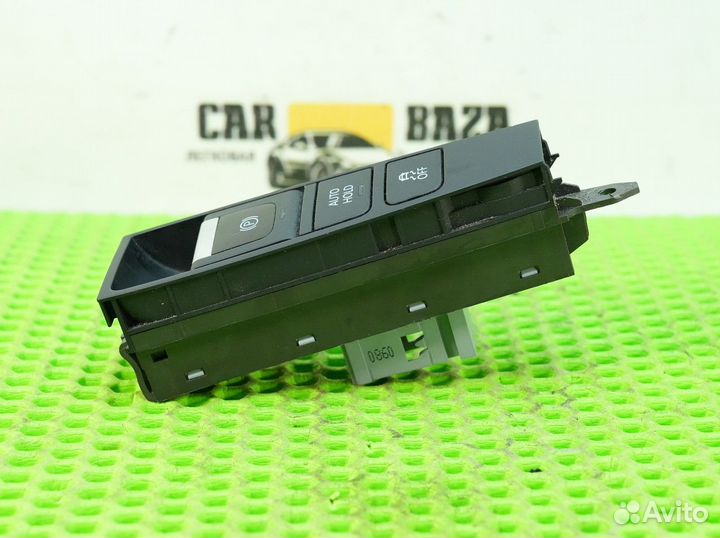 Кнопка фиксатора стояночного тормоза