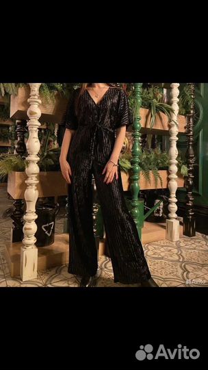 Продам вечерний комбинезон,размер 44-46