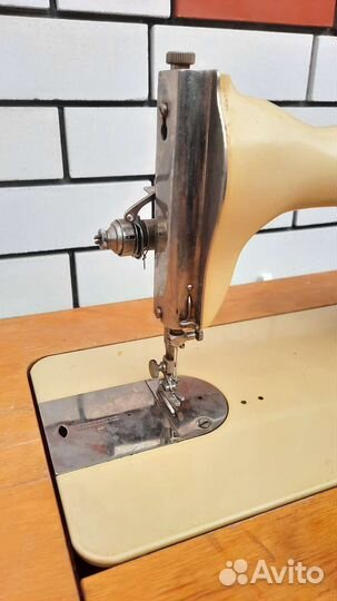 Швейная машина tikka