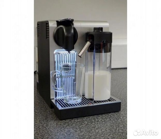 Кофемашина капсульная Delonghi Nespresso