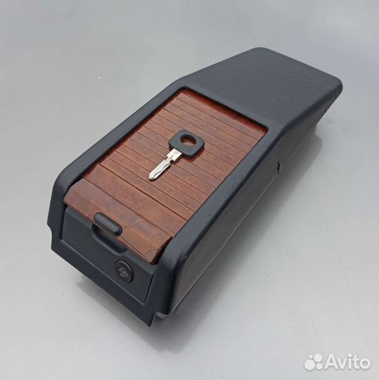 Вещевой ящик W124