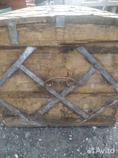 Сундук деревянный