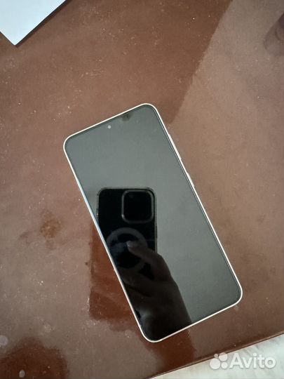 Samsung Galaxy S23, 8/256 ГБ