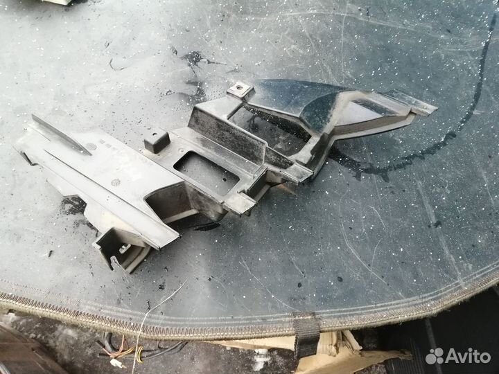 Кронштейн правой фары BMW X5 e53 дорестайлинг