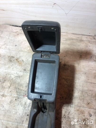 Консоль между сидений Lifan Breez 1.3 LF479Q3 2008