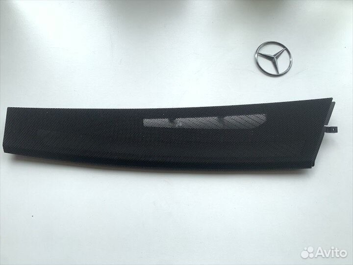 Накладка торпедо правая Мерседес w204 C