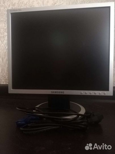 Монитор Samsung Syncmaster 740n