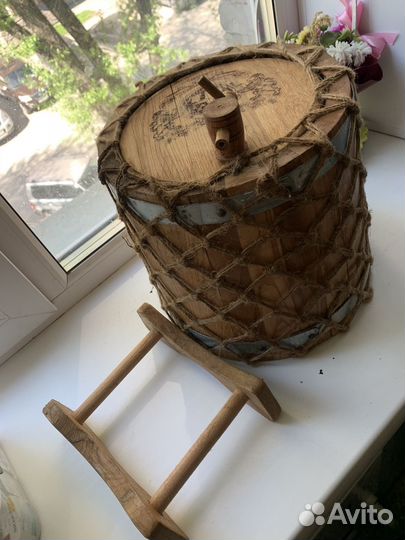 Деревянная бочка для вина