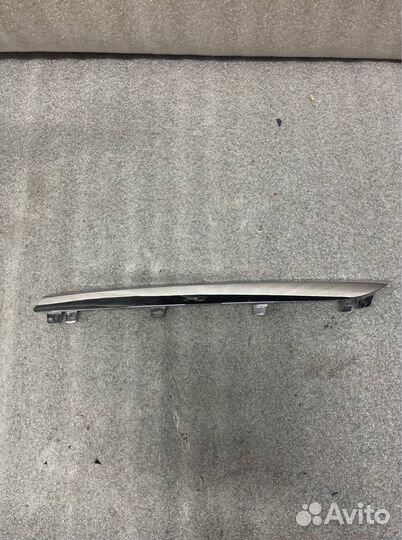 Хром молдинг решетки радиатора Mercedes-Benz