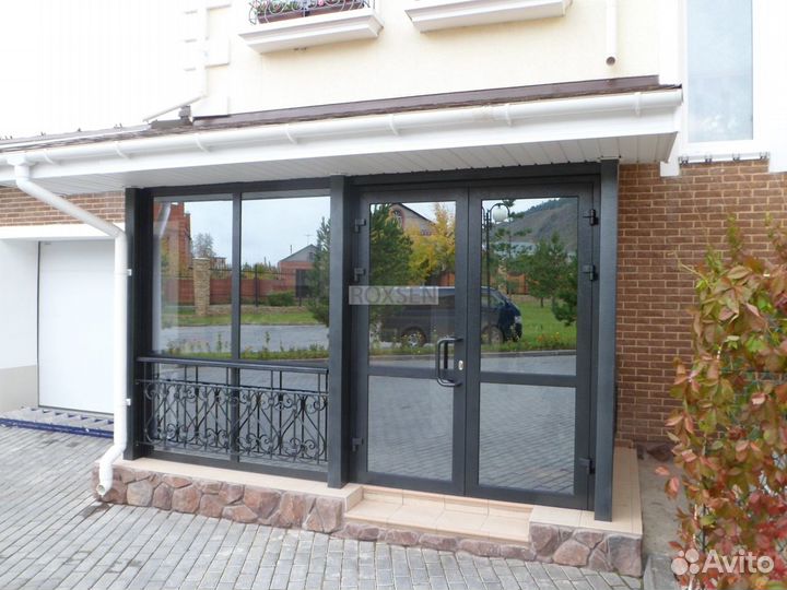 Дверь алюминиевая