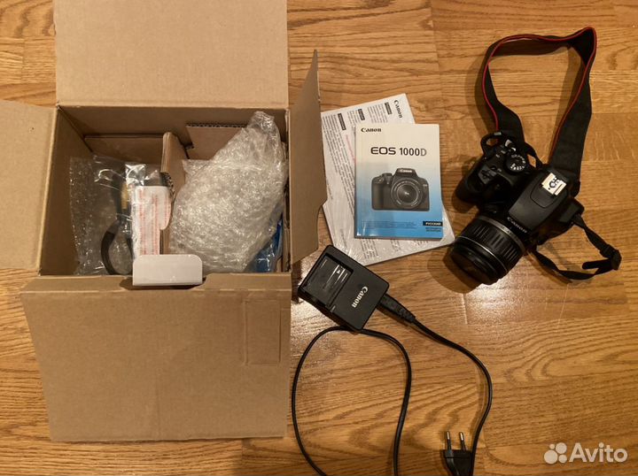 Зеркальный фотоаппарат Canon 1000d