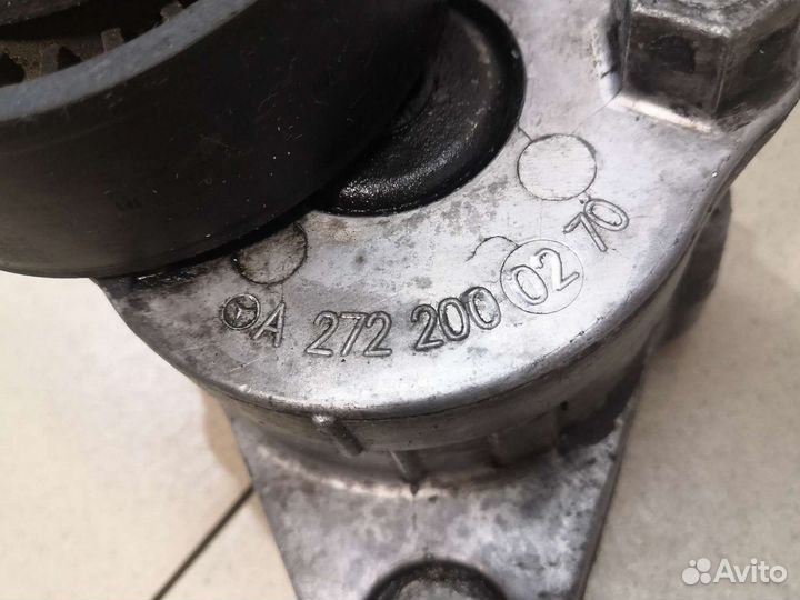 Mercedes W164 V8 Ролик с натяжителем в сборе