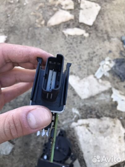 Мотор стеклоподъемника правый перед sorento xm