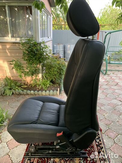 Сиденья передние на Мерседес G-500 (Геленваген)