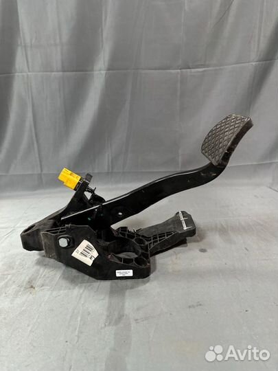 Педаль тормоза Omoda C5