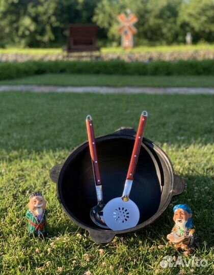 Казан чугунный с крышкой 8 л До 12 человек