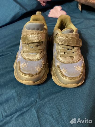 Кроссовки на девочку 26 размер