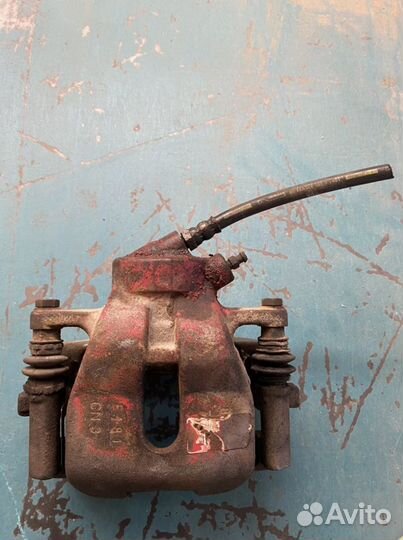 Передний левый суппорт на citroen c3